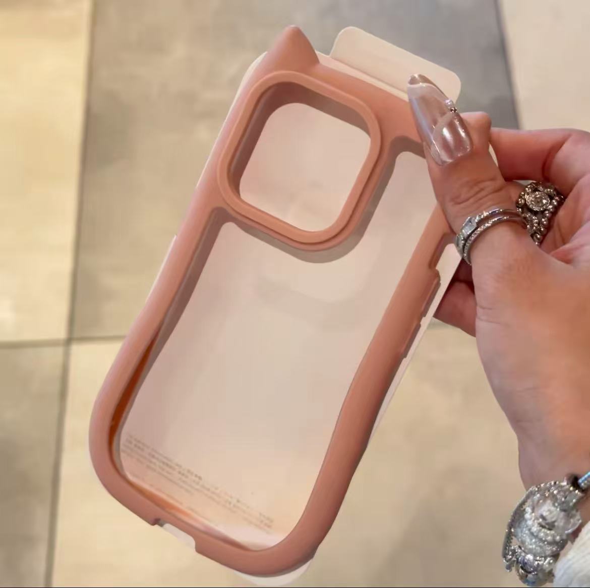 【期間限定セール】 スマホケース 可愛い立体猫ちゃんの耳 耐衝撃・防振性能に優れ、高級感あふれるスマホケースで、iPhone に対応
