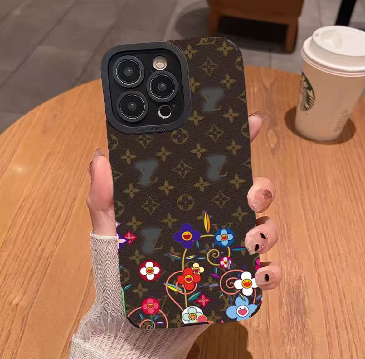 スマホケース 高級感 グラフィティ ダブルV 耐衝撃・防振性能に優れ、高級感あふれるスマホケースで、iPhone に対応