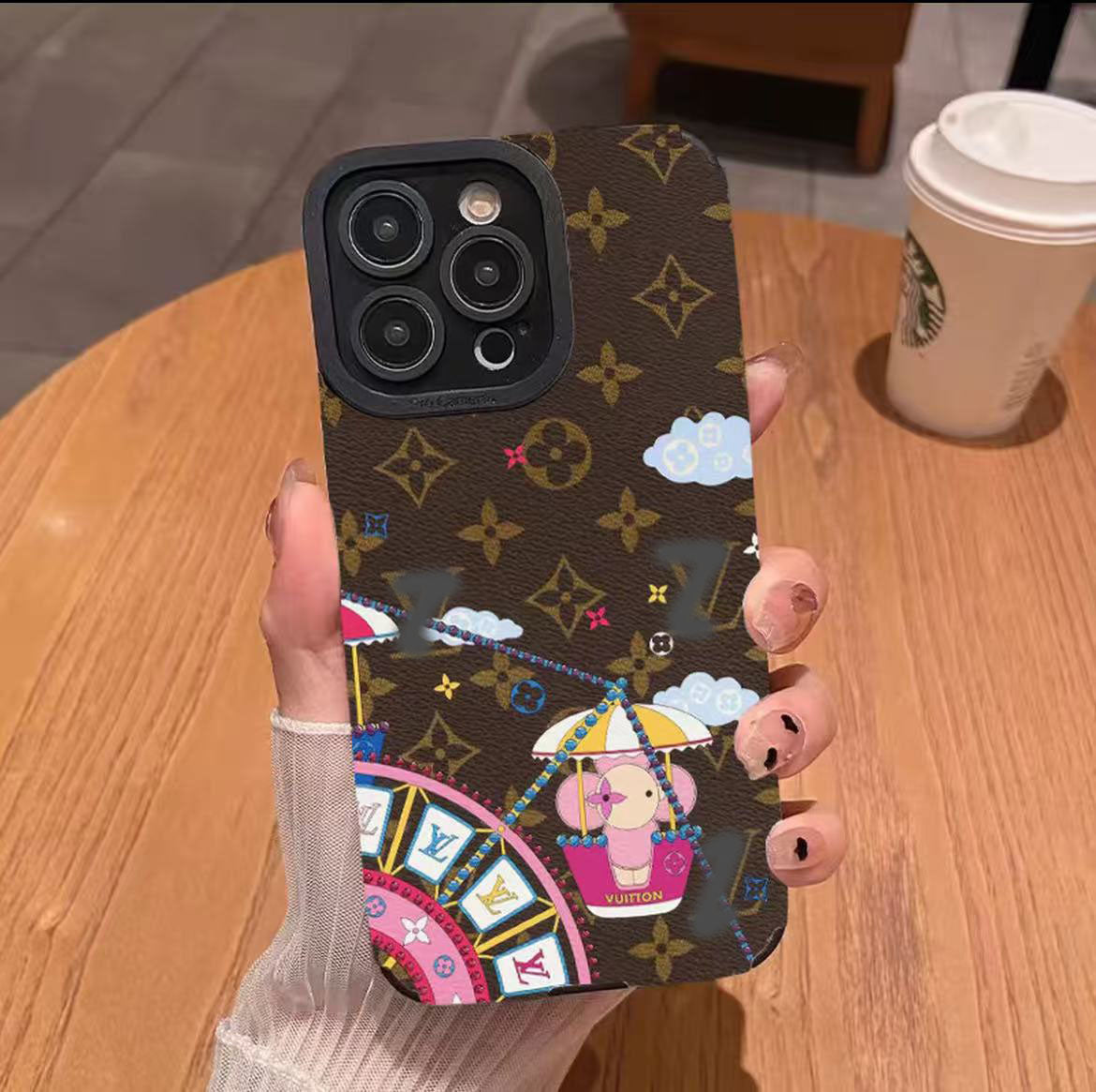 スマホケース 高級感 グラフィティ ダブルV 耐衝撃・防振性能に優れ、高級感あふれるスマホケースで、iPhone に対応