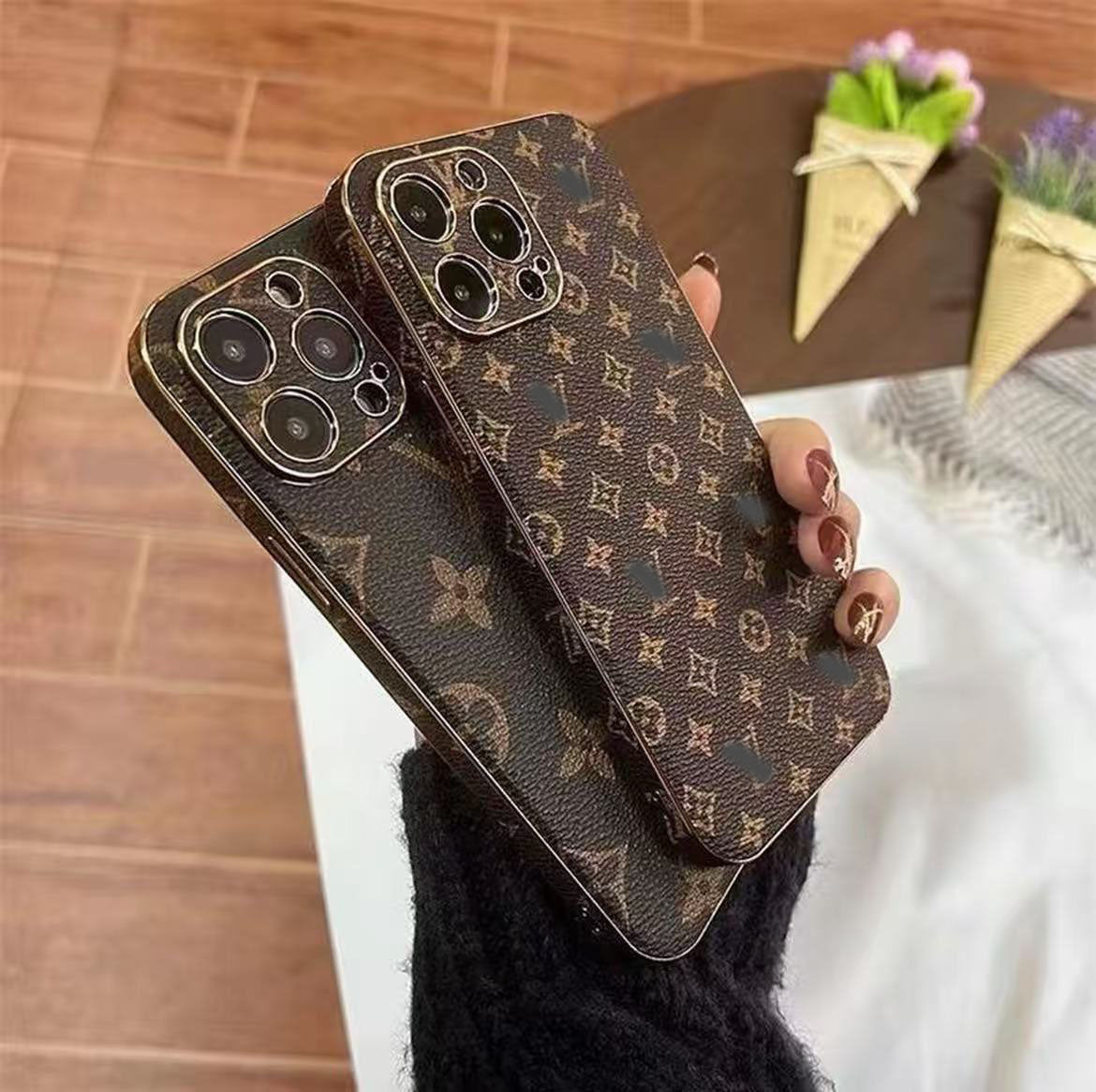 スマホケース 高級感メッキスマホケース ダブルV 耐衝撃・防振性能に優れ、高級感あふれるスマホケースで、iPhone に対応