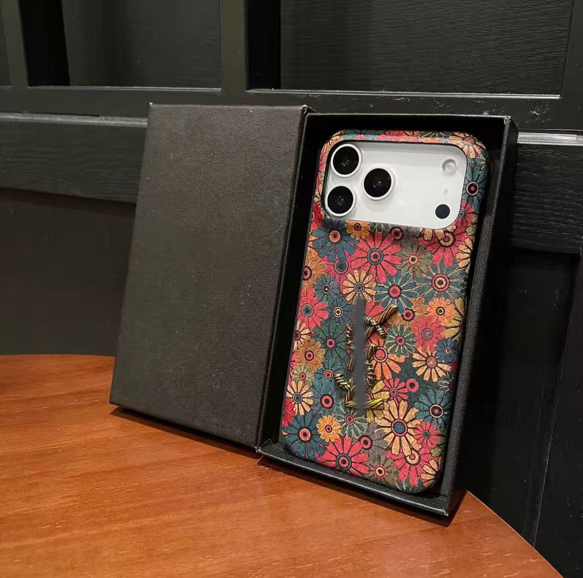 スマホケース  高級感  ダブルG 耐衝撃・防振性能に優れ、高級感あふれるスマホケースで、iPhone12~17 に対応