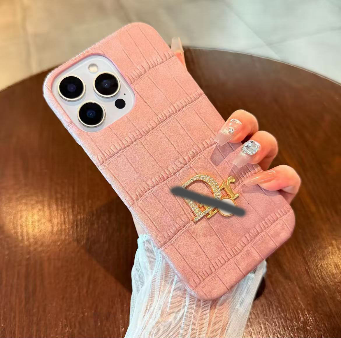 スマホケース ベルベット高級感 ダブルDi** 耐衝撃・防振性能に優れ、高級感あふれるスマホケースで、iPhone に対応