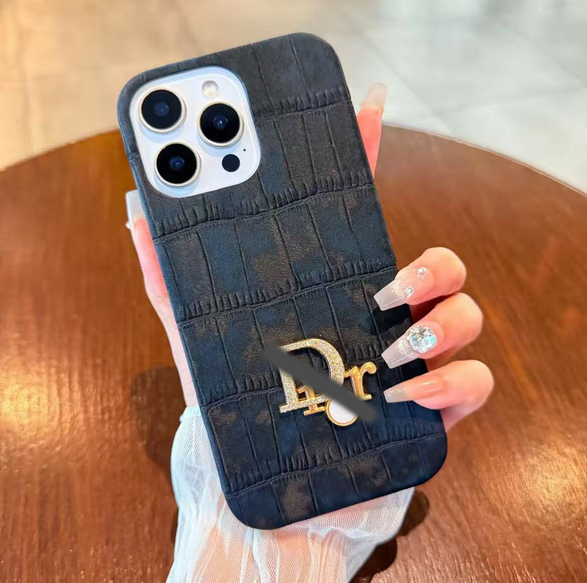 スマホケース ベルベット高級感 ダブルDi** 耐衝撃・防振性能に優れ、高級感あふれるスマホケースで、iPhone に対応