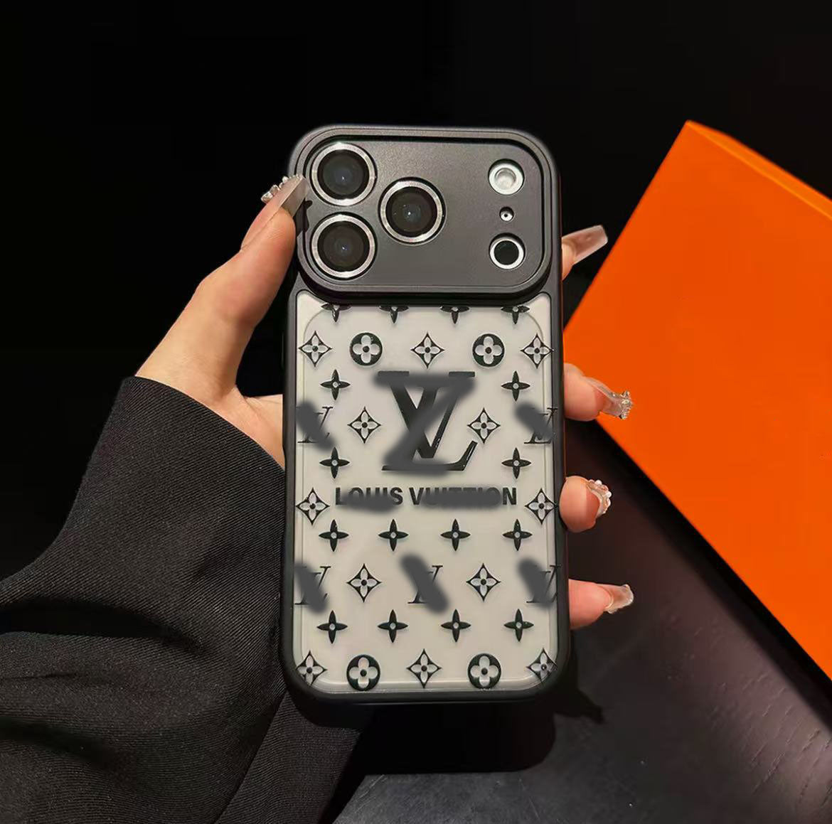 スマホケース  高級マット調の質感  ダブルV&C&G 耐衝撃・防振性能に優れ、高級感あふれるスマホケースで、iPhone11~17 に対応