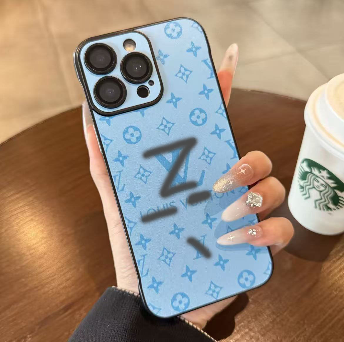 スマホケース  高級感ノーボーダーマホケース  ダブルV 耐衝撃・防振性能に優れ、高級感あふれるスマホケースで、iPhone12~17 に対応