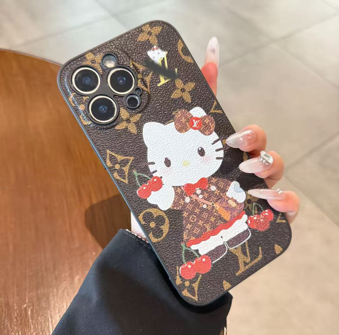 スマホケース  高級感 カートゥーングラフィティ ダブルV 耐衝撃・防振性能に優れ、高級感あふれるスマホケースで、iPhone14~17 に対応