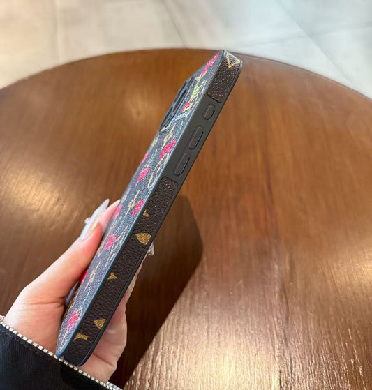 スマホケース  高級感 カートゥーングラフィティ ダブルV 耐衝撃・防振性能に優れ、高級感あふれるスマホケースで、iPhone14~17 に対応