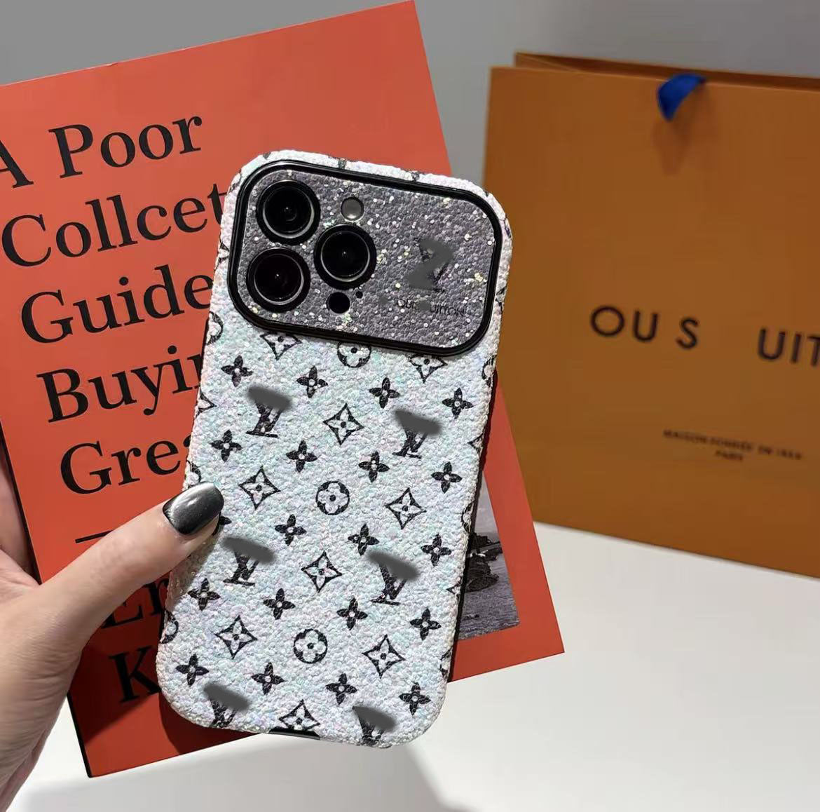 スマホケース  高級感  ダブルV 耐衝撃・防振性能に優れ、高級感あふれるスマホケースで、iPhone13~17 に対応