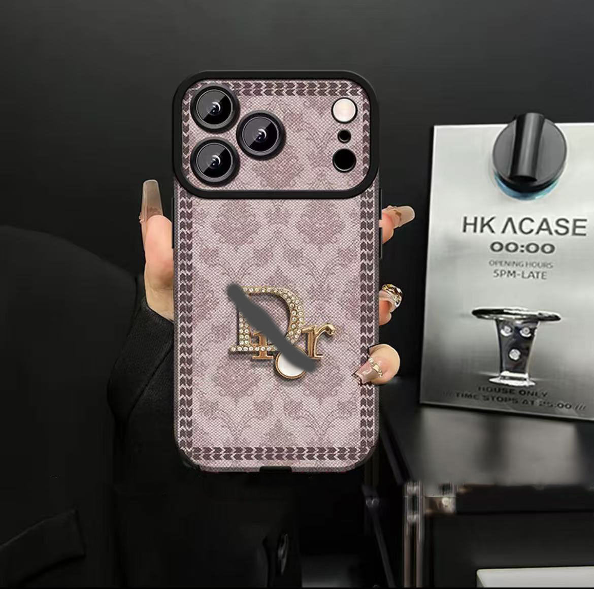 スマホケース 高級感ブレスレットを付き ダブルDi** 耐衝撃・防振性能に優れ、高級感あふれるスマホケースで、iPhone11~17 に対応