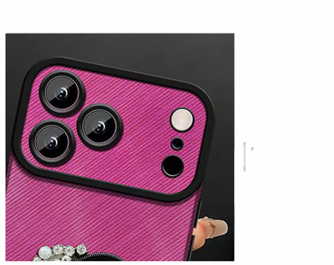 スマホケース 高級感ブレスレットを付き ダブルC 耐衝撃・防振性能に優れ、高級感あふれるスマホケースで、iPhone11~17 に対応