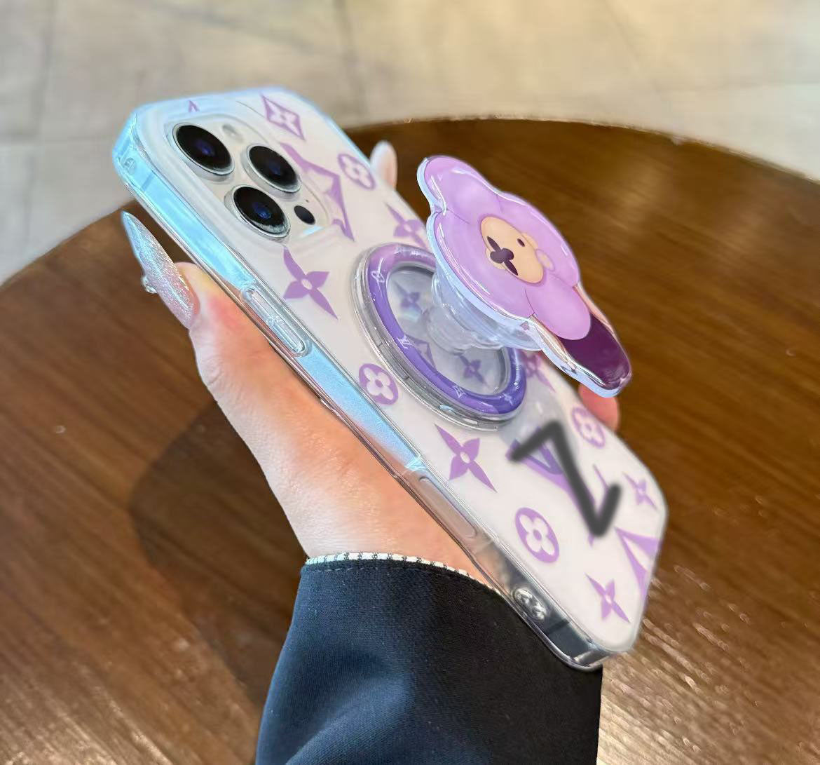 スマホケース 高級感マグネット式 ダブルV 耐衝撃・防振性能に優れ、高級感あふれるスマホケースで、iPhone13~17 に対応