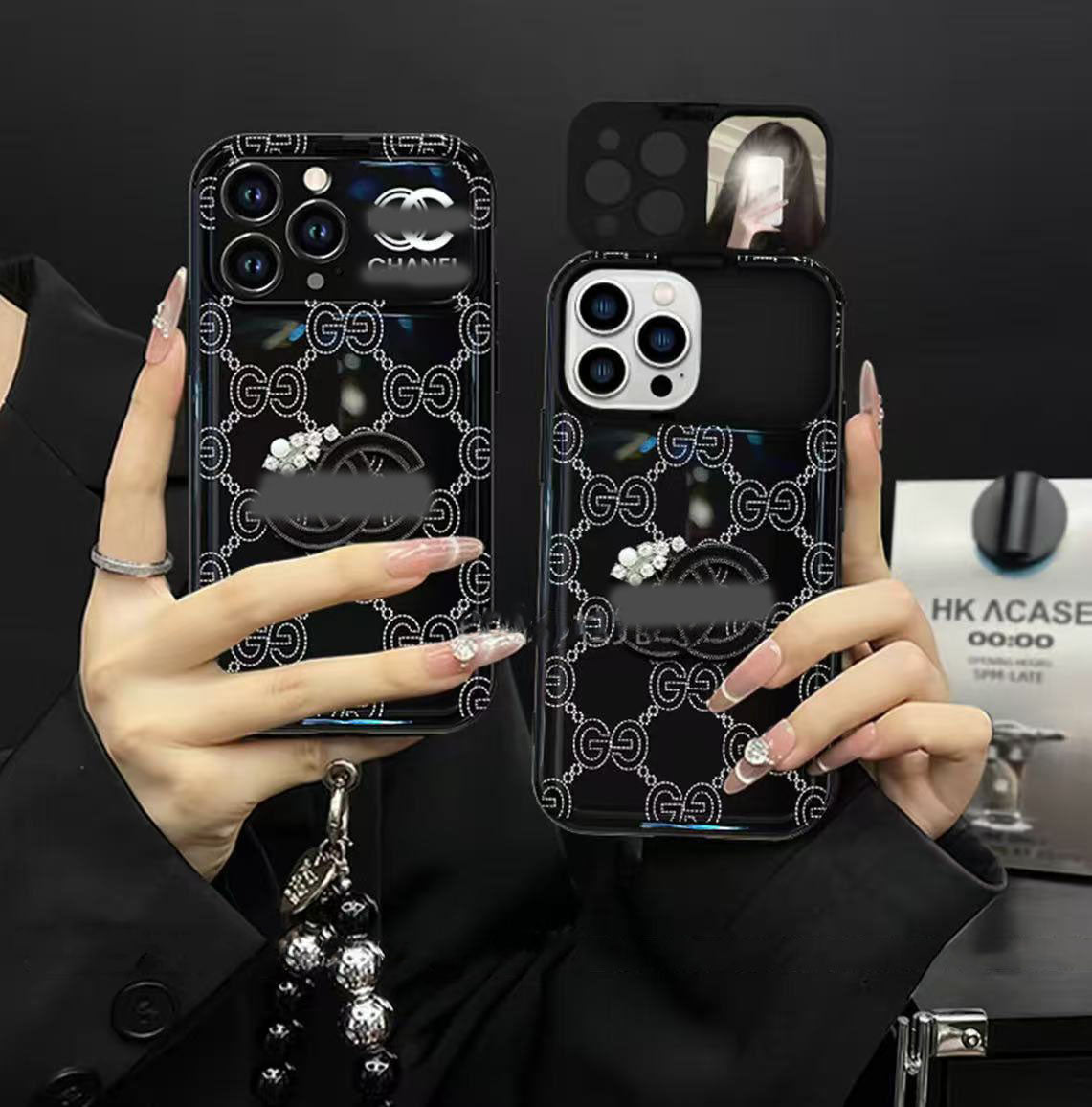 スマホケース 高級感大きな窓付き ダブルC ブレスレットを付き 耐衝撃・防振性能に優れ、高級感あふれるスマホケースで、iPhone11~17 に対応