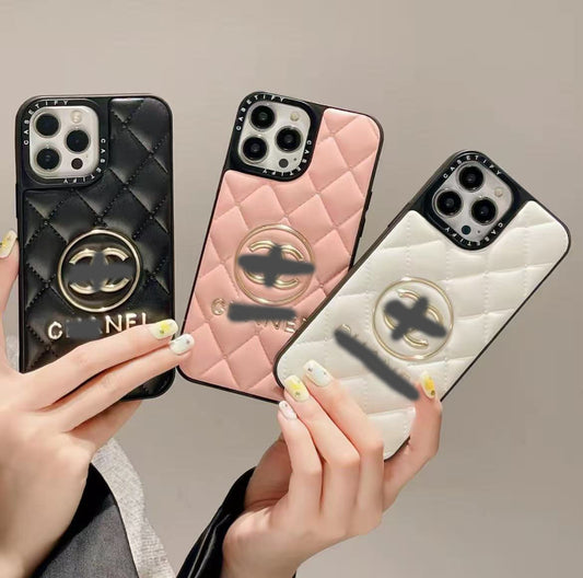 スマホケース  高級感レザー製  ダブルC  耐衝撃・防振性能に優れ、高級感あふれるスマホケースで、iPhone12~16に対応