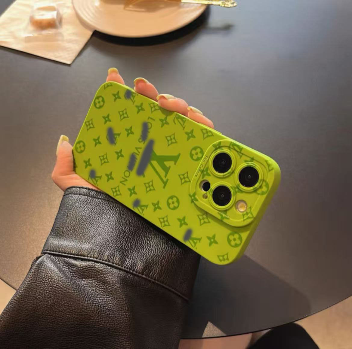 スマホケース  ダブルV 10色   耐衝撃・防振性能に優れ、高級感あふれるスマホケースで、iPhone11~17 に対応