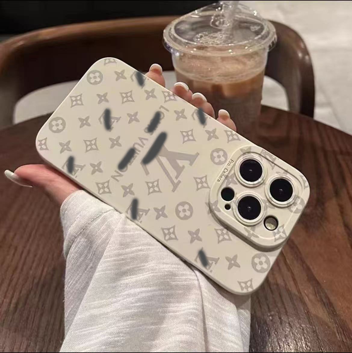 スマホケース  ダブルV 10色   耐衝撃・防振性能に優れ、高級感あふれるスマホケースで、iPhone11~17 に対応