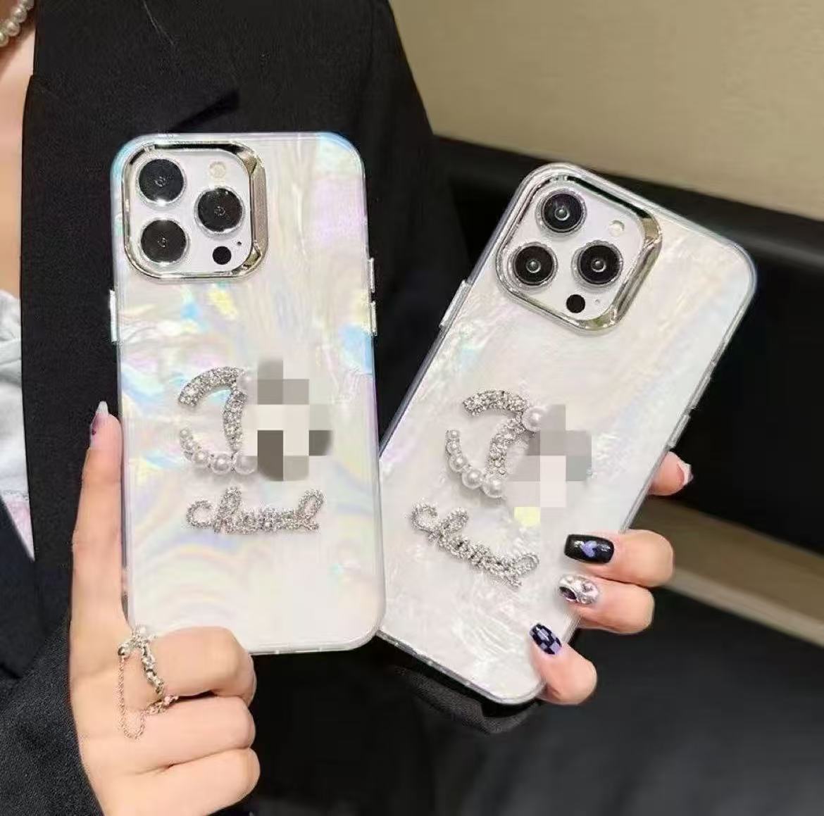 スマホケース  高級感貝殻グリッター  ダブルC  耐衝撃・防振性能に優れ、高級感あふれるスマホケースで、iPhone12~17 に対応