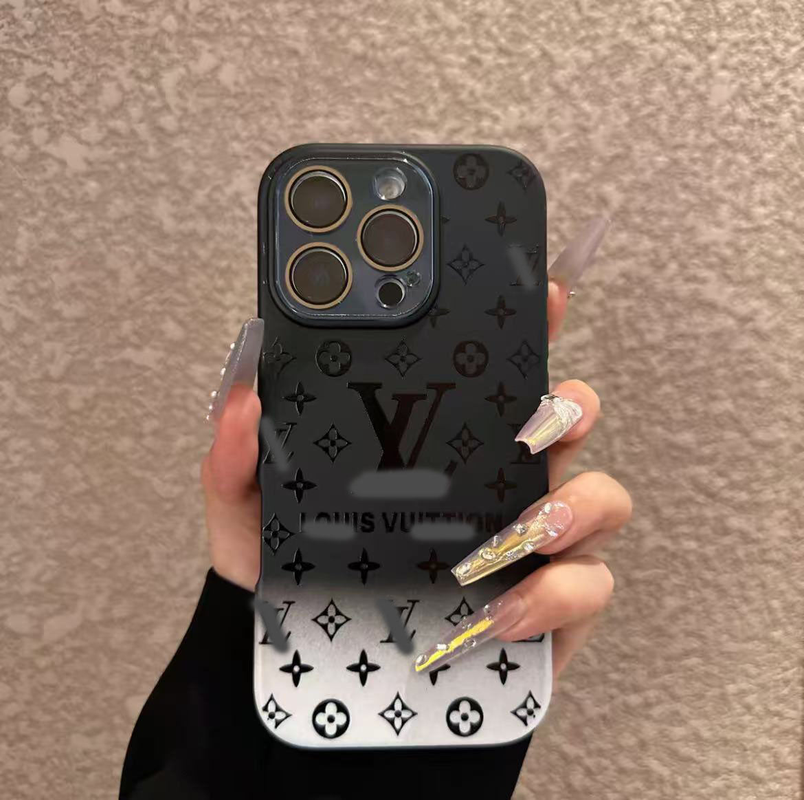 スマホケース  高級感グラデーションカラー  ダブルV  耐衝撃・防振性能に優れ、高級感あふれるスマホケースで、iPhone12~16 に対応