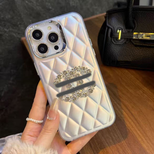 スマホケース  高級感菱格柄  ダブルC  耐衝撃・防振性能に優れ、高級感あふれるスマホケースで、iPhone12~16 に対応