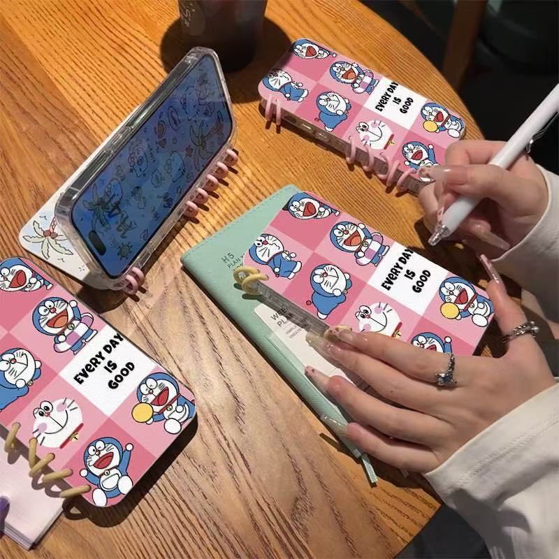 本型スマホケース 定番キャラクター「ドラえもん」テーマ  手帳型スマホケース  キャラクターの柔らかい 折りたたみ式 ノート型 スマホケース  iPhone に対応