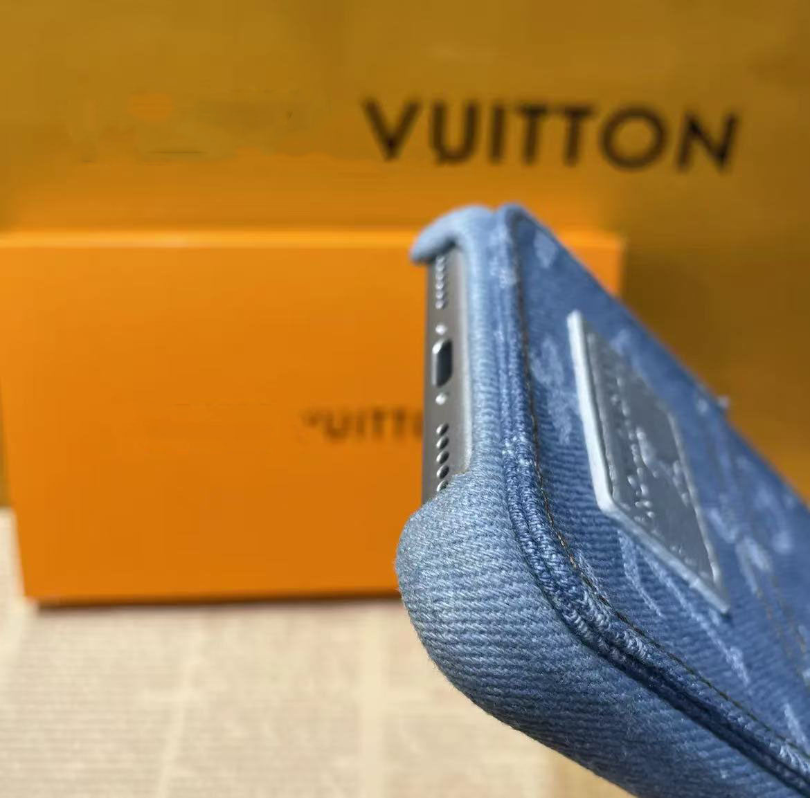 スマホケース  高級感デニム   ダブルV    耐衝撃・防振性能に優れ、高級感あふれるスマホケースで、iPhone12~17 に対応