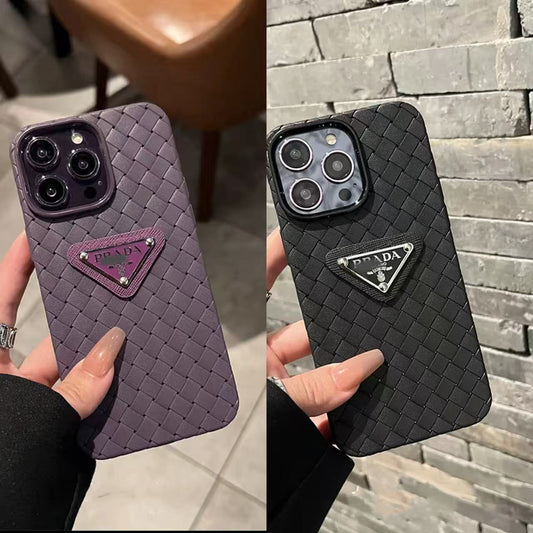 スマホケース  高級感編み柄  ダブルPRA**   耐衝撃・防振性能に優れ、高級感あふれるスマホケースで、iPhone12~17 に対応