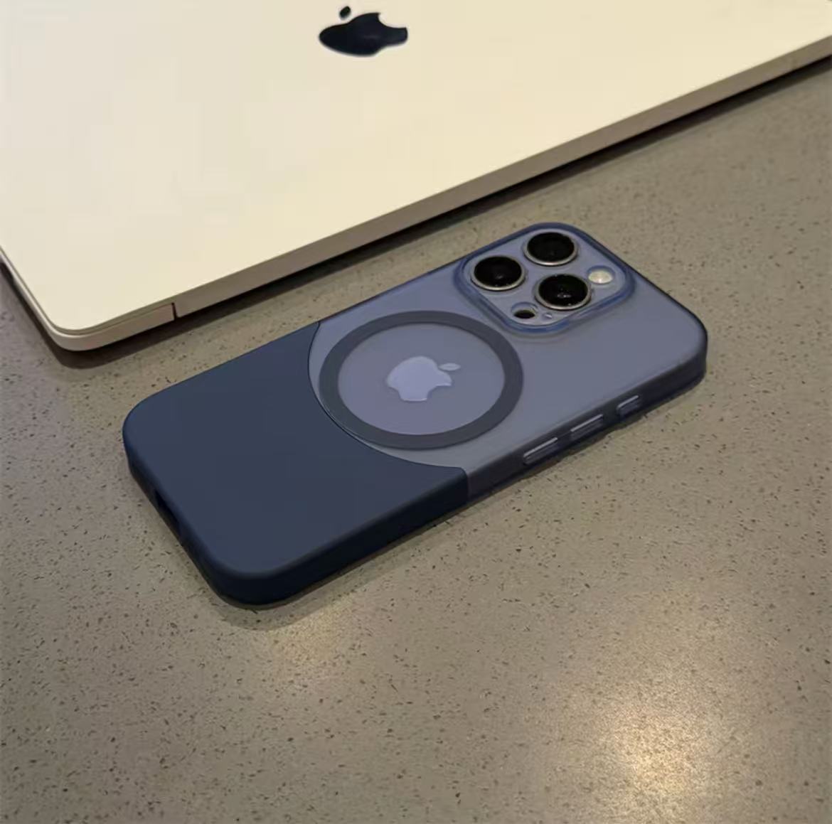 スマホケース  プリズムカット プレミアムマグネットスマホケース  耐衝撃・防振性能に優れ、高級感あふれるスマホケースで、iPhone 11~17 に対応