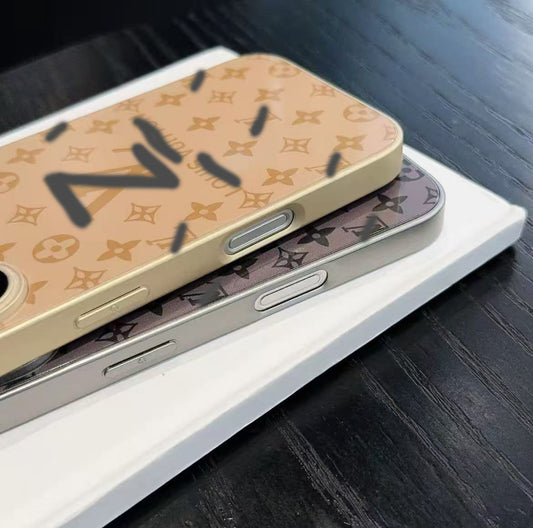 スマホケース  高級感強化ガラス製  ダブルV  耐衝撃・防振性能に優れ、高級感あふれるスマホケースで、iPhone12~16 に対応