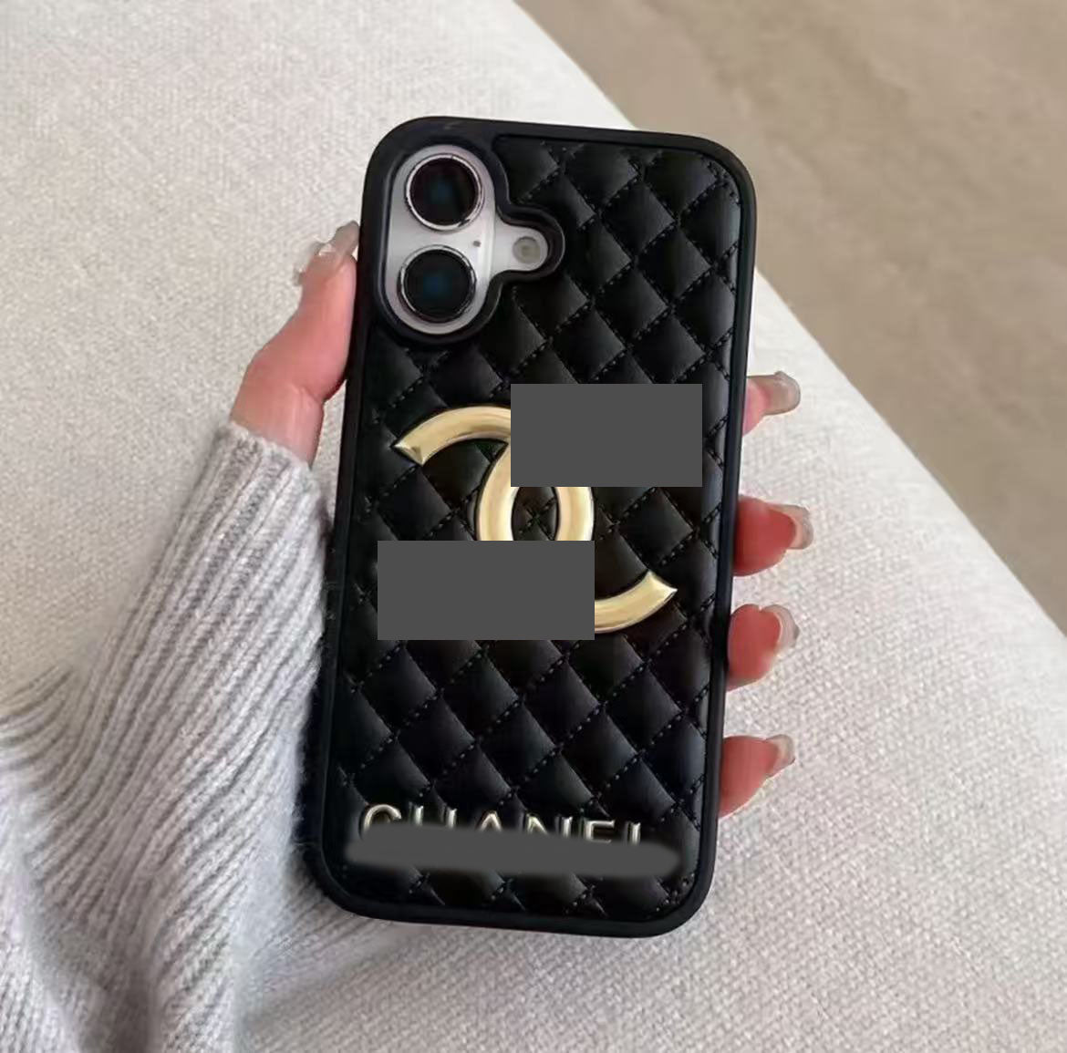 スマホケース  高級感菱柄デザイン  ダブルC  耐衝撃・防振性能に優れ、高級感あふれるスマホケースで、iPhone13~17 に対応