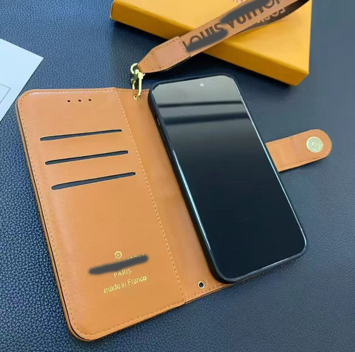 スマホケース  高級感手帳型スマホケース  ダブルV  耐衝撃・防振性能に優れ、高級感あふれるスマホケースで、iPhone12~17 に対応