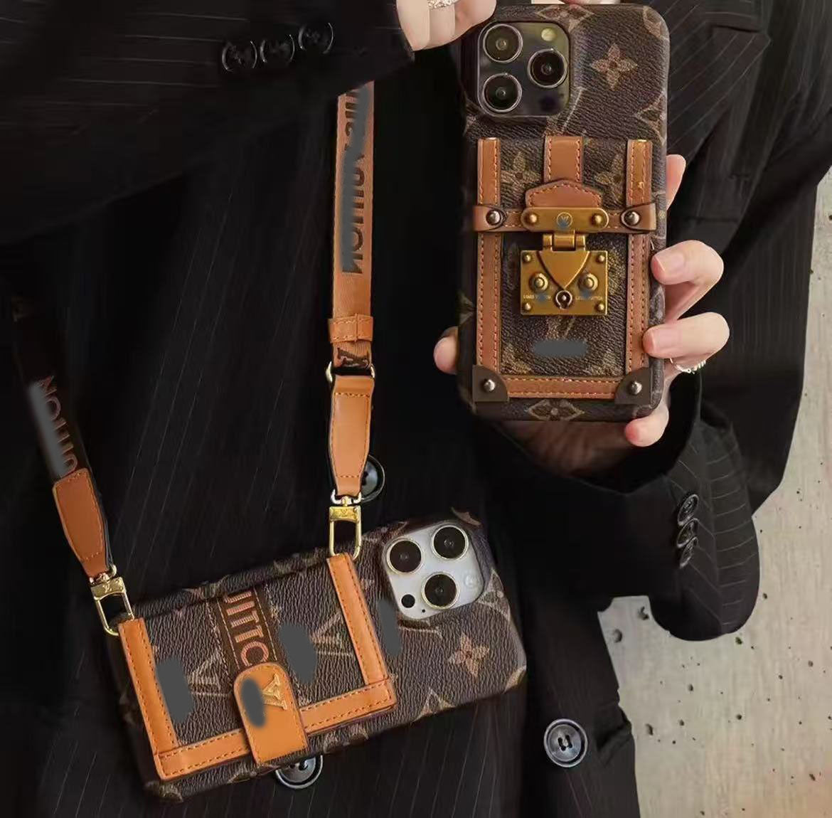 スマホケース  高級感カードホルダー付き・ストラップ付き  ダブルV  耐衝撃・防振性能に優れ、高級感あふれるスマホケースで、iPhone13~17 に対応