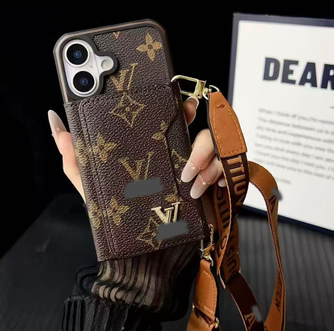 スマホケース  高級感カードホルダー付き・ストラップ付き  ダブルV  耐衝撃・防振性能に優れ、高級感あふれるスマホケースで、iPhone12~17 に対応