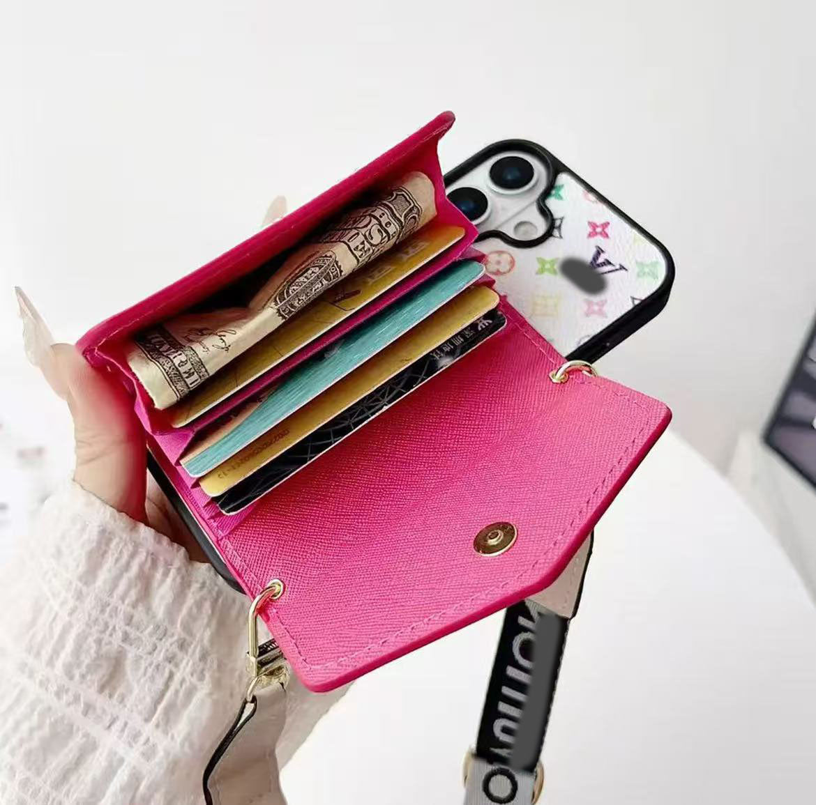 スマホケース  高級感カードホルダー付き・ストラップ付き  ダブルV  耐衝撃・防振性能に優れ、高級感あふれるスマホケースで、iPhone12~17 に対応