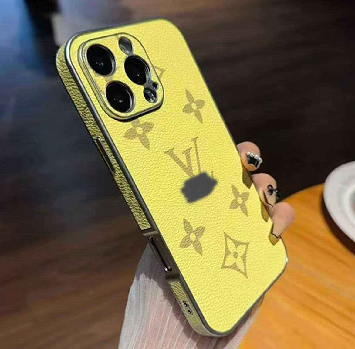 スマホケース  高級感シンプルスマホケース   ダブルV    耐衝撃・防振性能に優れ、高級感あふれるスマホケースで、iPhone12~16 に対応