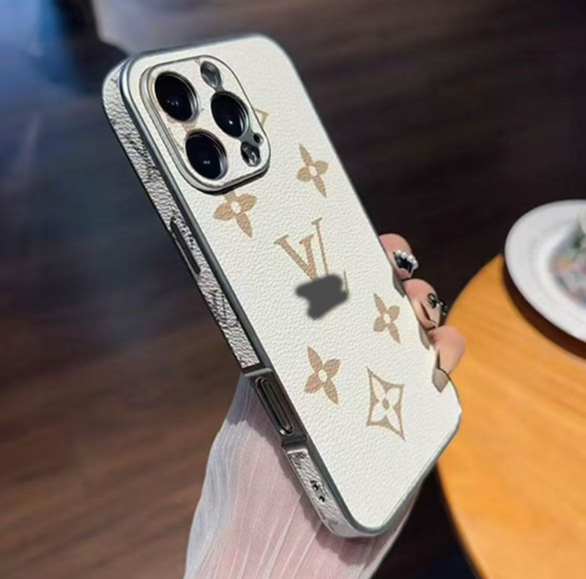 スマホケース  高級感シンプルスマホケース   ダブルV    耐衝撃・防振性能に優れ、高級感あふれるスマホケースで、iPhone12~16 に対応