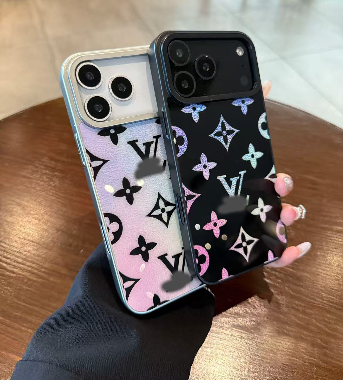 スマホケース  高級感染み出しグラデーション   ダブルV    耐衝撃・防振性能に優れ、高級感あふれるスマホケースで、iPhone13~17 に対応