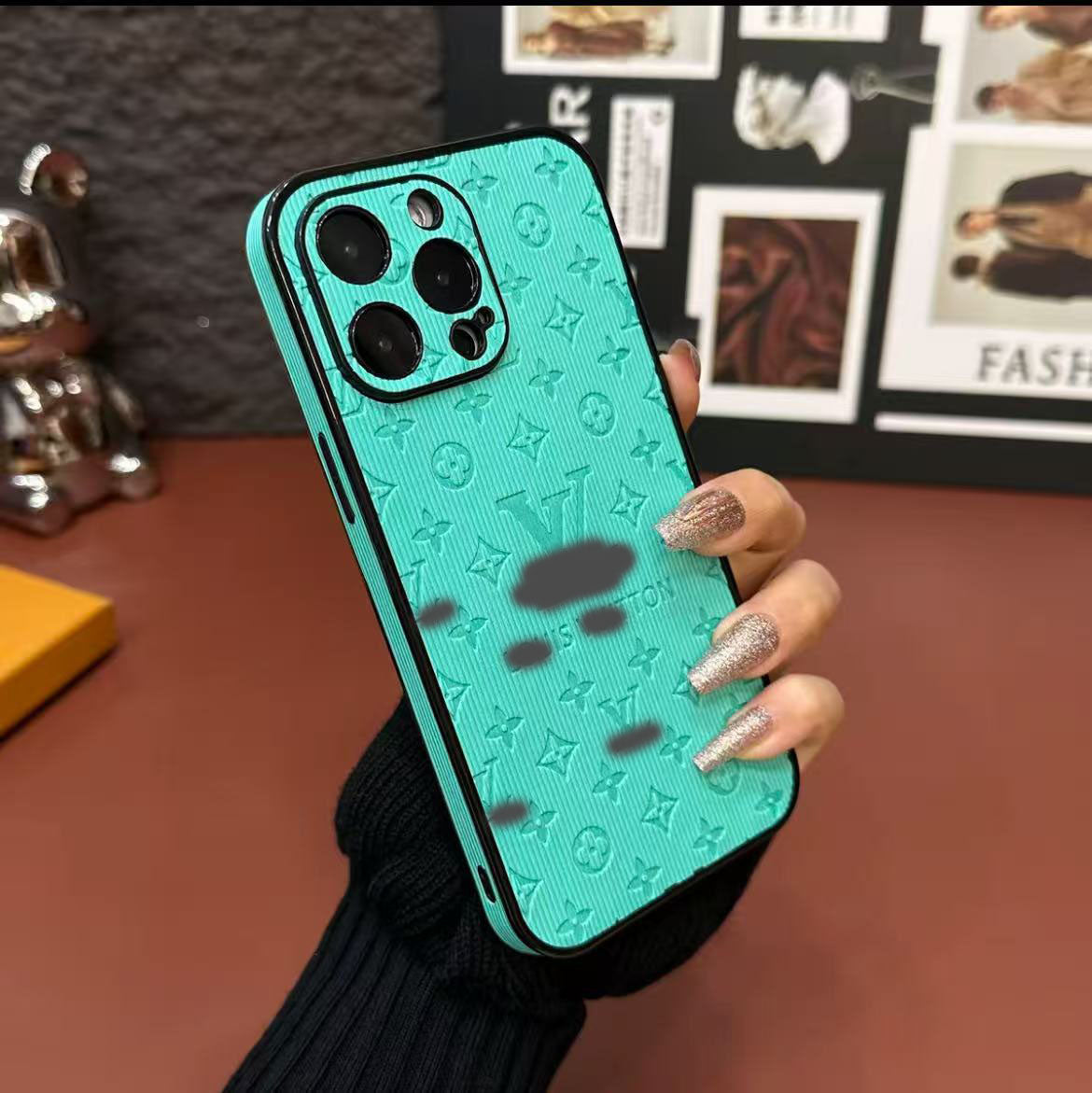 スマホケース 高級感革製 ダブルV 全8色 耐衝撃・防振性能に優れ、高級感あふれるスマホケースで、iPhone12~17 に対応