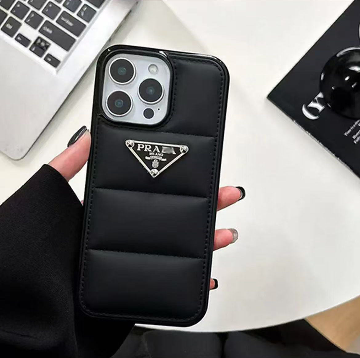 スマホケース 高級感ダウンジャケット風 PRA** 全8色 耐衝撃・防振性能に優れ、高級感あふれるスマホケースで、iPhone11~17 に対応