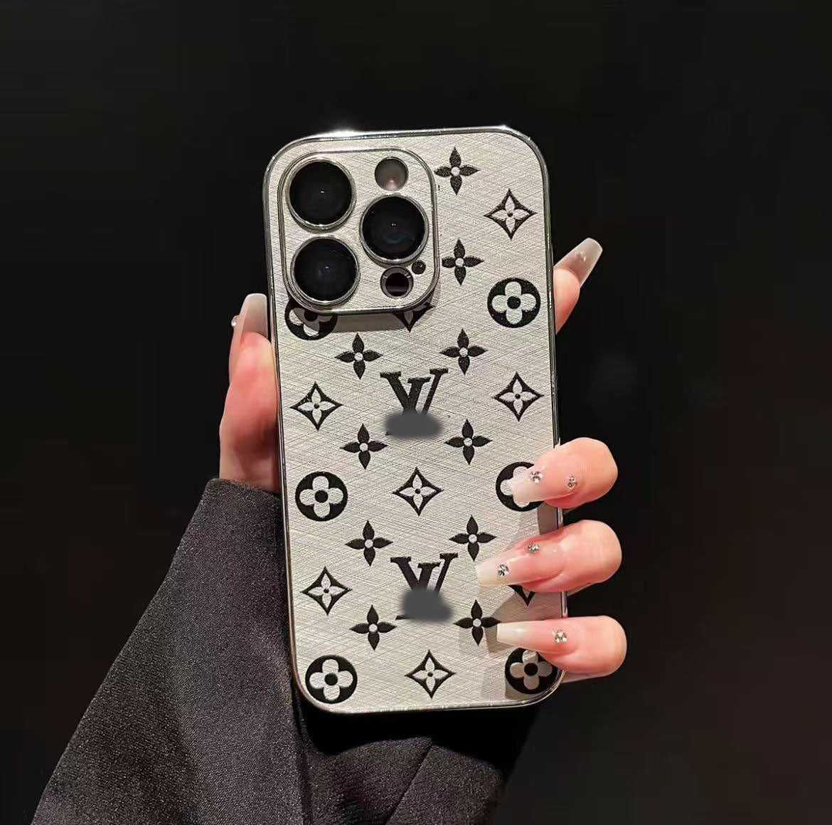 スマホケース  高級感皮革製スマホケース   ダブルV    耐衝撃・防振性能に優れ、高級感あふれるスマホケースで、iPhone13~17 に対応