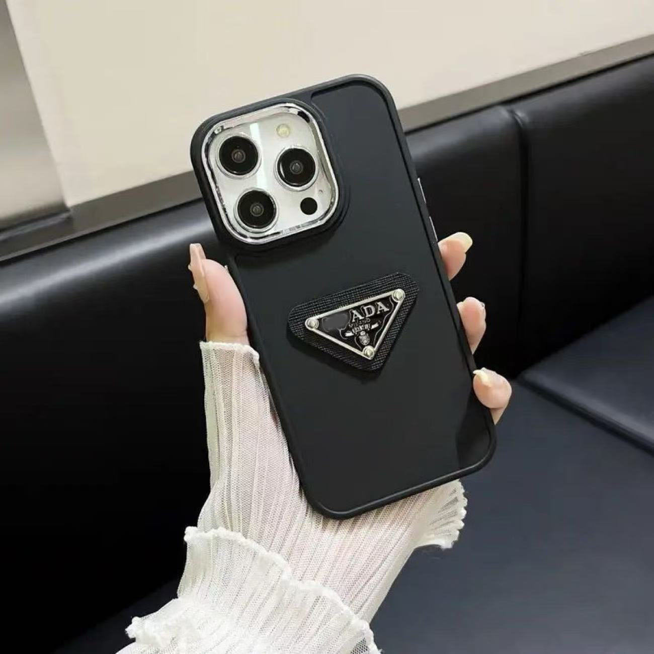 スマホケース  高級感シリコン製スマホケース   ダブルPRA**    耐衝撃・防振性能に優れ、高級感あふれるスマホケースで、iPhone12~17 に対応