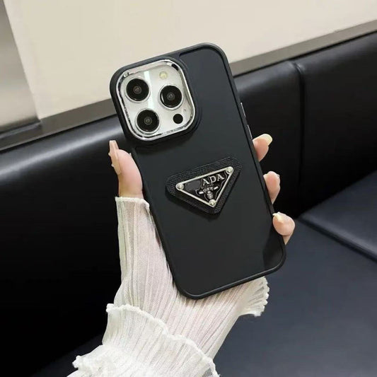 スマホケース  高級感シリコン製スマホケース   ダブルPRA**    耐衝撃・防振性能に優れ、高級感あふれるスマホケースで、iPhone12~17 に対応