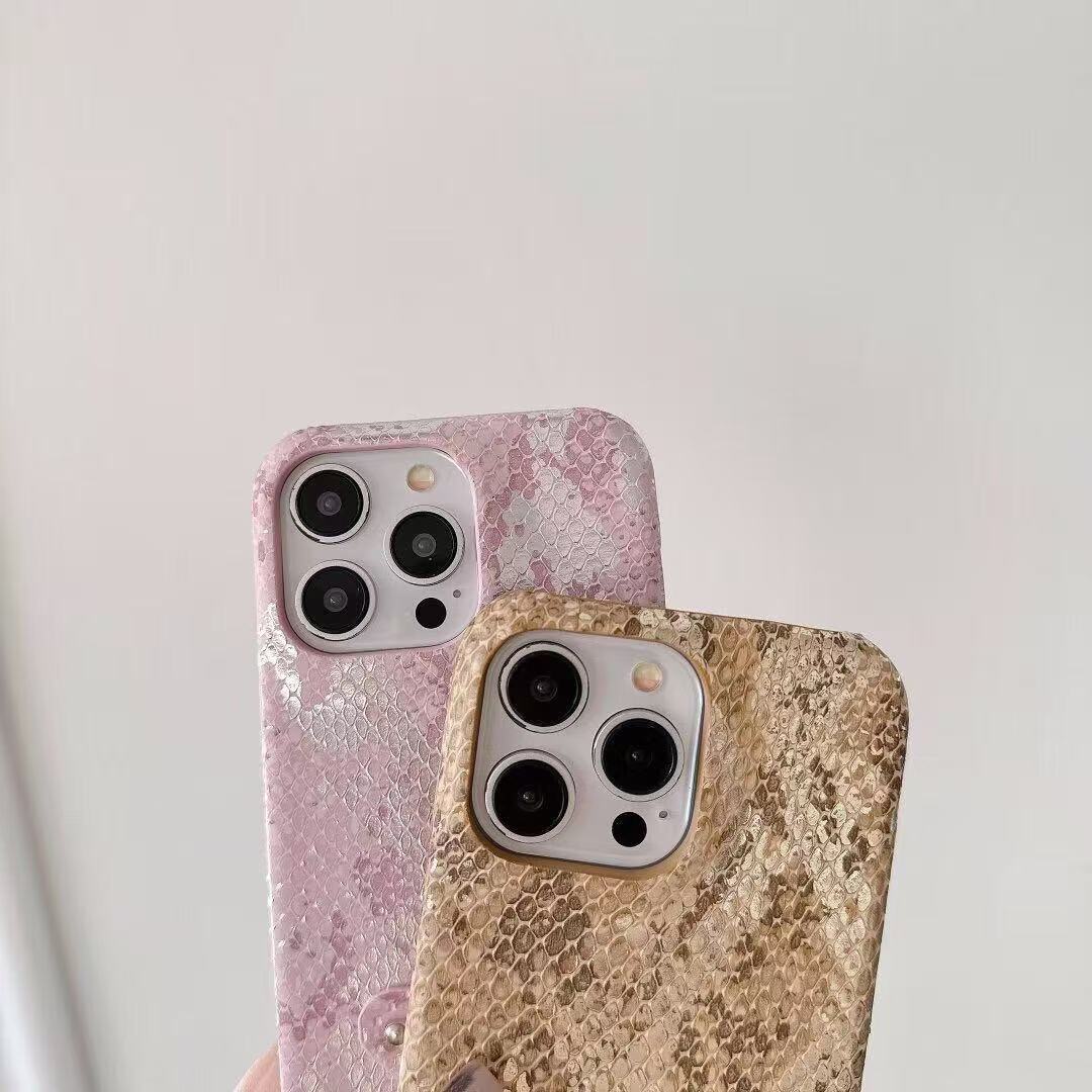 スマホケース  高級感アクリル製スマホケース   ダブルV    耐衝撃・防振性能に優れ、高級感あふれるスマホケースで、iPhone12~17 に対応