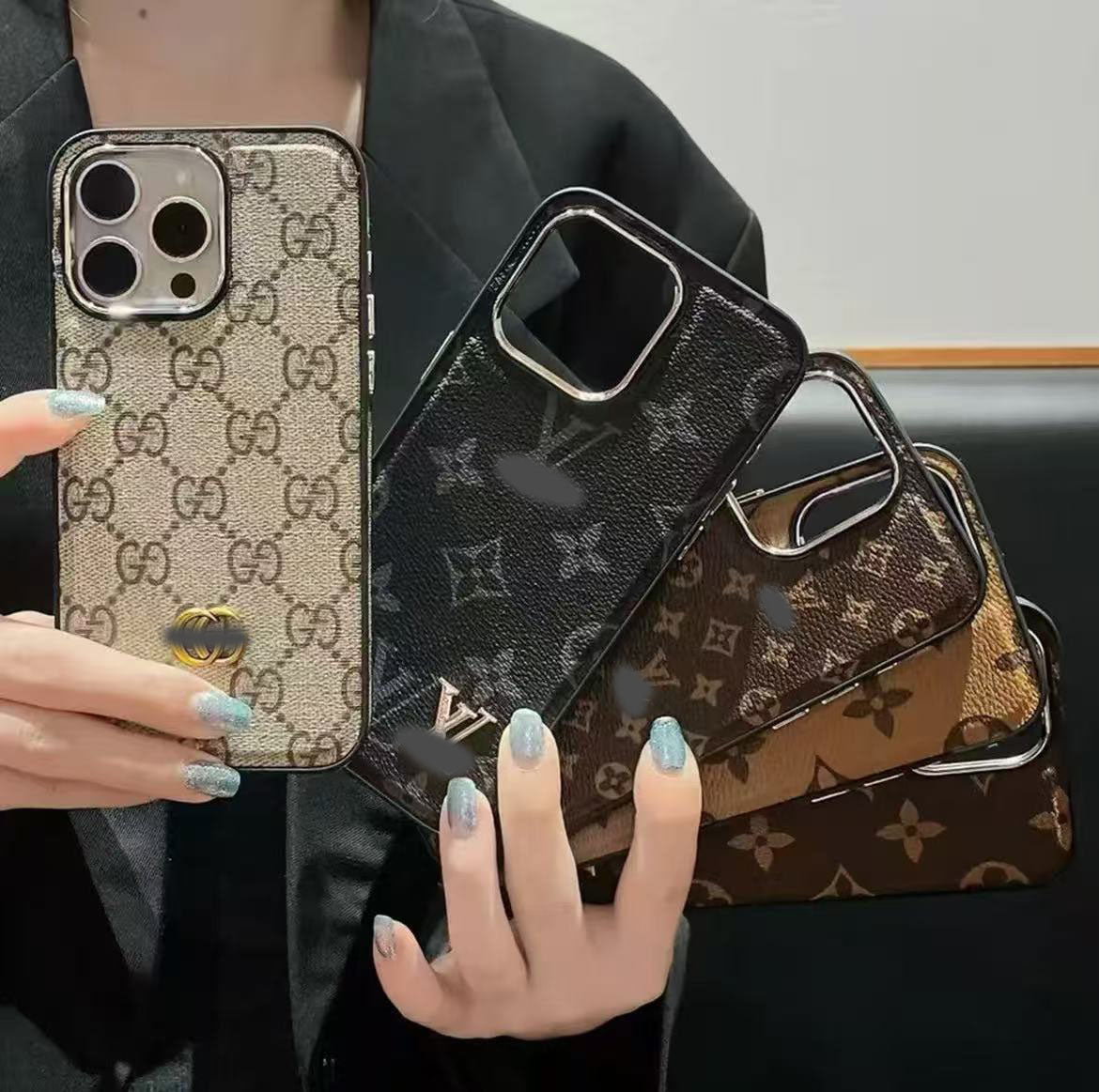 スマホケース  高級感スマホケース   ダブルV  耐衝撃・防振性能に優れ、高級感あふれるスマホケースで、iPhone12~17 に対応