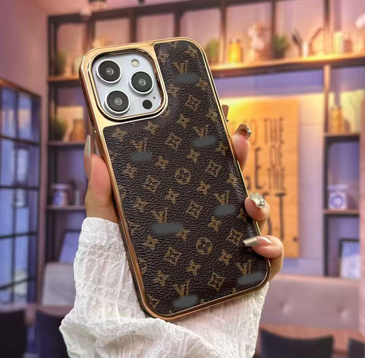 スマホケース  高級感メッキ大窓スマホケース  ダブルV    耐衝撃・防振性能に優れ、高級感あふれるスマホケースで、iPhone12~17 に対応