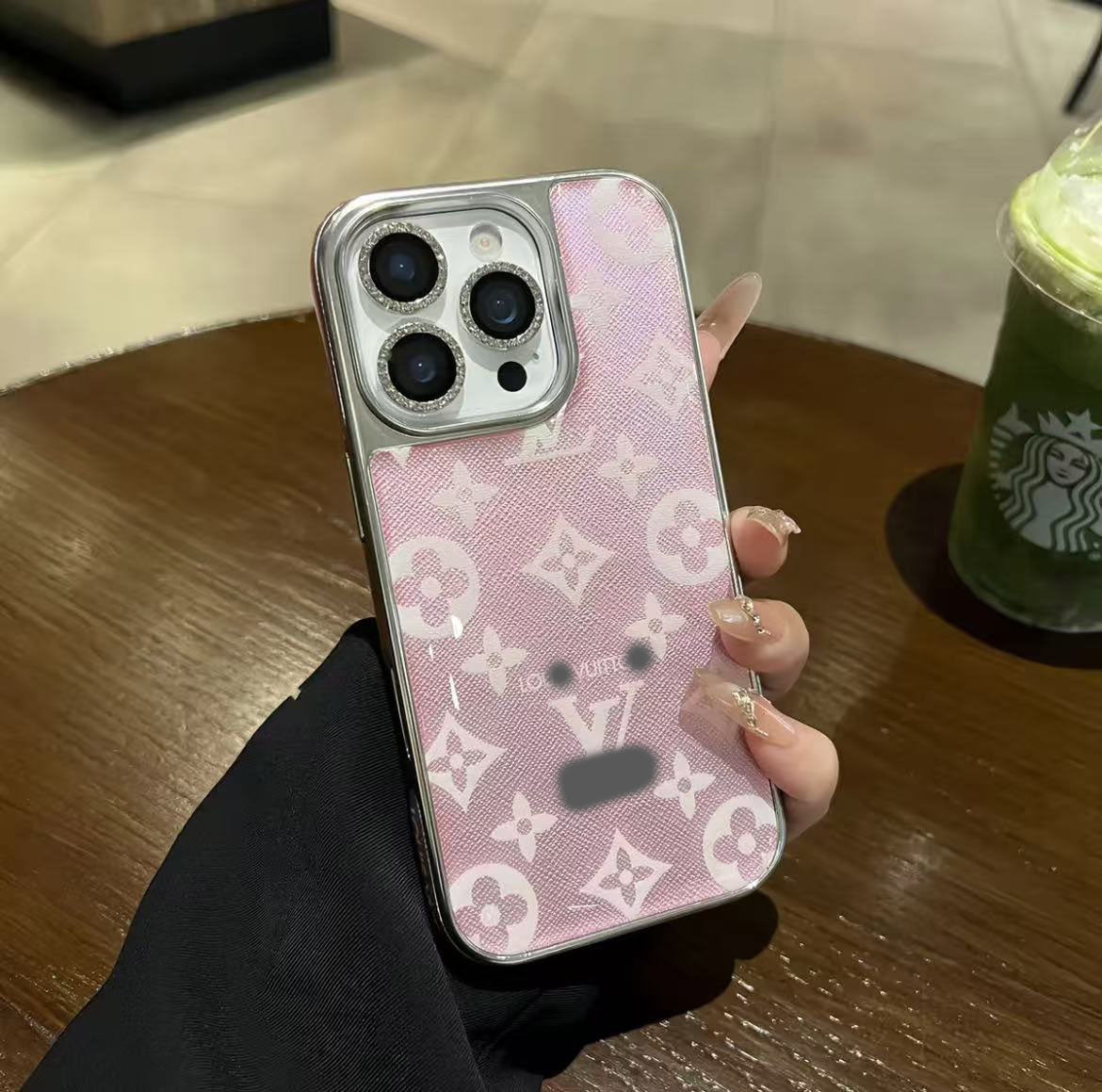 スマホケース 高級感レーザー光沢感スマホケース ダブルV 耐衝撃・防振性能に優れ、高級感あふれるスマホケースで、iPhone13~17 に対応