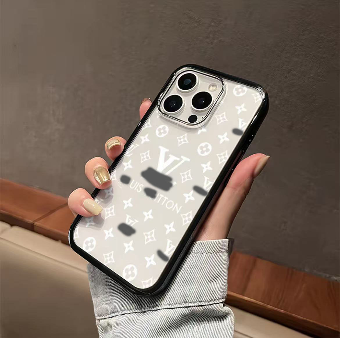 スマホケース 高級感 透明ダブルV 耐衝撃・防振性能に優れ、高級感あふれるスマホケースで、iPhone13~16 に対応