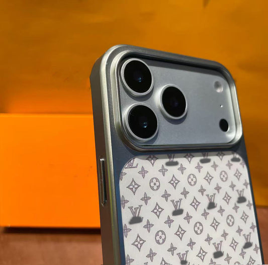 スマホケース 高級感シンプルスマホケース ダブルV 耐衝撃・防振性能に優れ、高級感あふれるスマホケースで、iPhone12~17 に対応