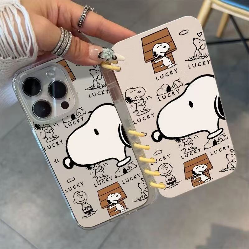 本型スマホケース スヌーピの愛らしい柄が魅力的なスマホケースです! 手帳型スマホケース キャラクターの柔らかい 折りたたみ式 ノート型 スマホケース iPhone に対応