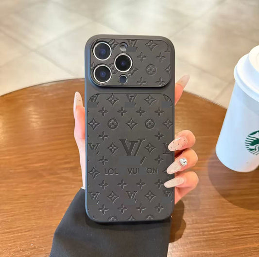 スマホケース 高級感プレス加工 スマホケース ダブルV 耐衝撃・防振性能に優れ、高級感あふれるスマホケースで、iPhone13~17 に対応