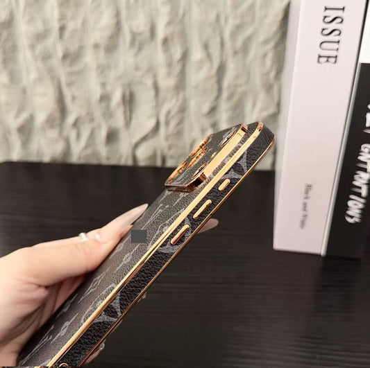 スマホケース 高級感メッキ加工 スマホケース ダブルV 耐衝撃・防振性能に優れ、高級感あふれるスマホケースで、iPhone12~17 に対応