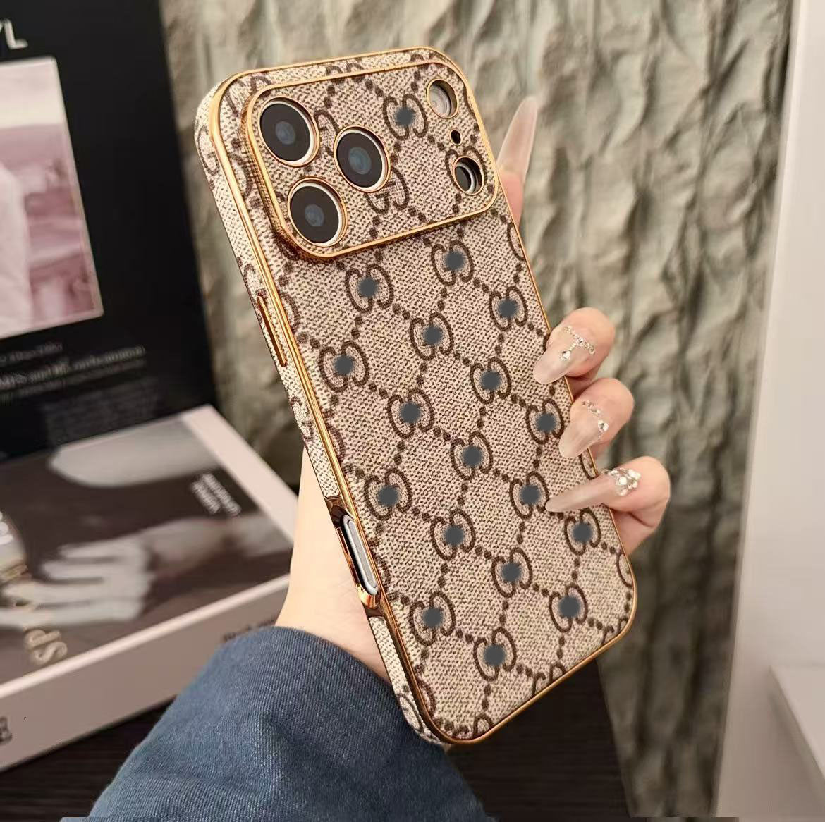 スマホケース 高級感メッキ加工 スマホケース ダブルV 耐衝撃・防振性能に優れ、高級感あふれるスマホケースで、iPhone12~17 に対応